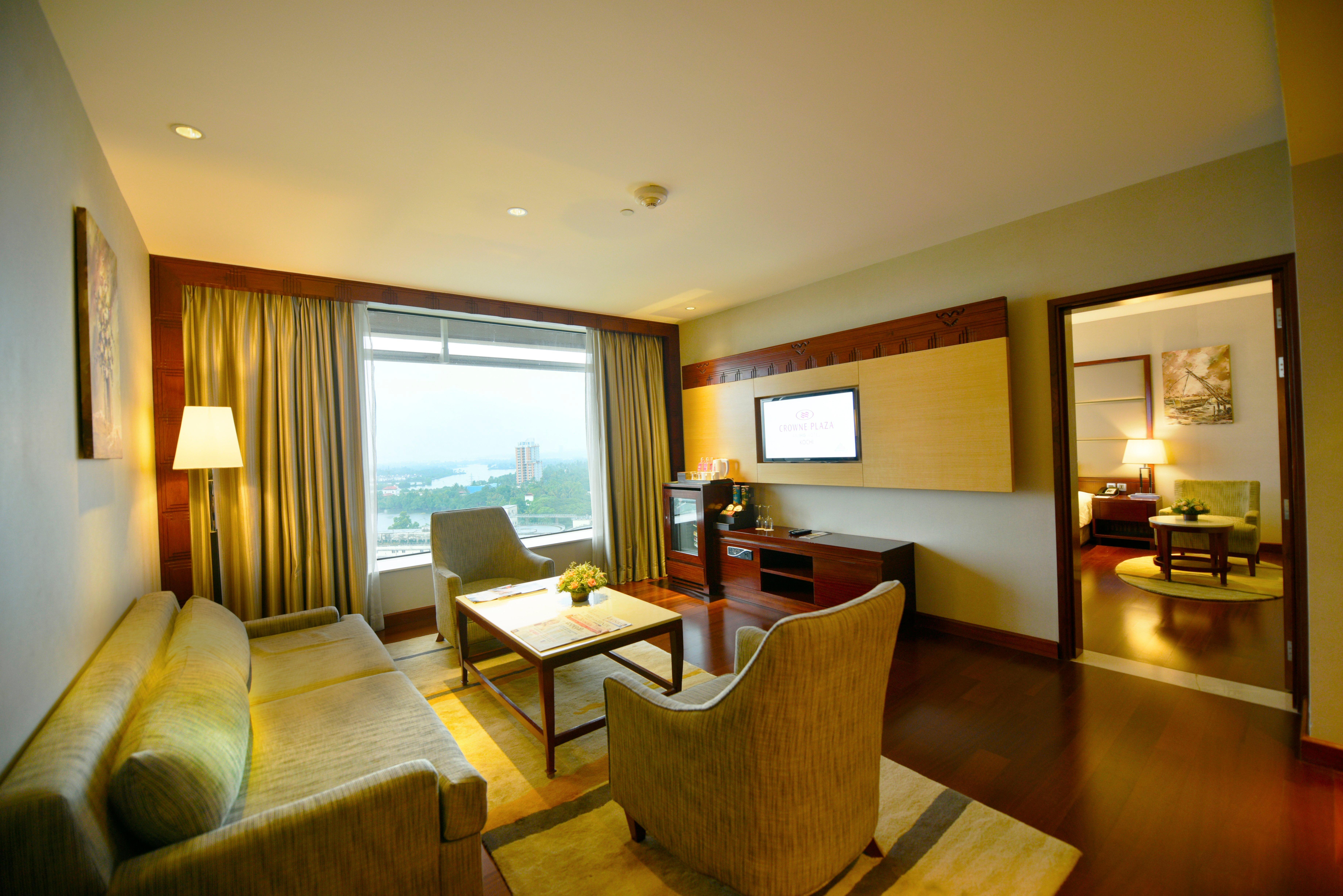 Hotel Crowne Plaza Kochi By Ihg Esterno foto A suite at the Taj Bengal